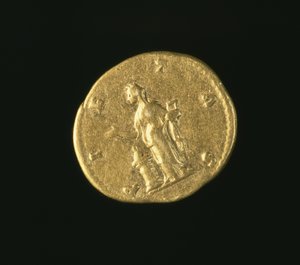 マルクスアウレリウス（AD 161-AD 180）の娘であるルチラのアウレウス（逆）。碑文：PIETAS（ゴールド）（表側は119146を参照）